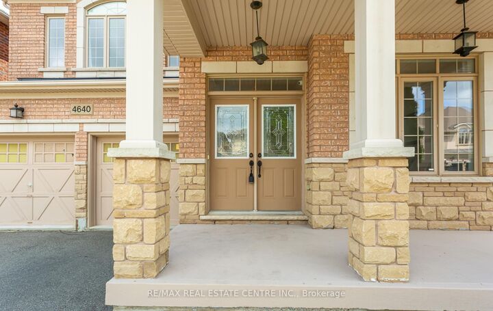 Property Photo:  