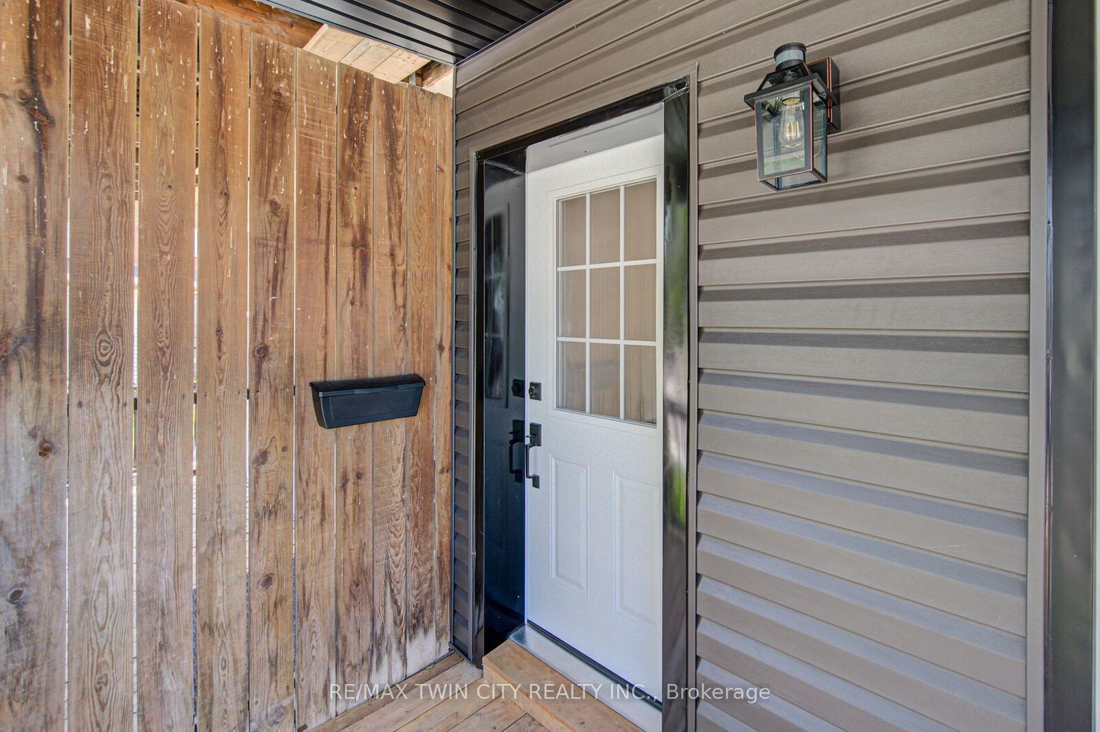 Property Photo:  26 Richardson Street  ON N1S 2P3 