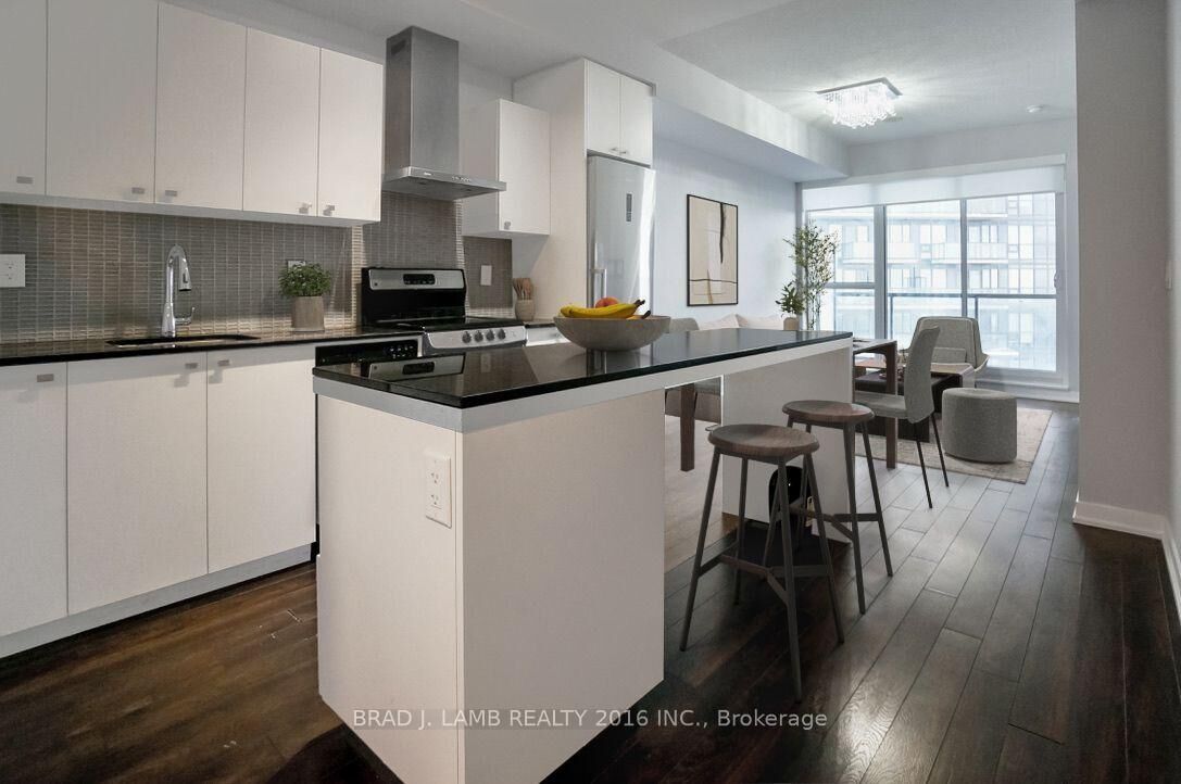 Property Photo: 51 East Liberty Street 2211 ON M6K 3P8