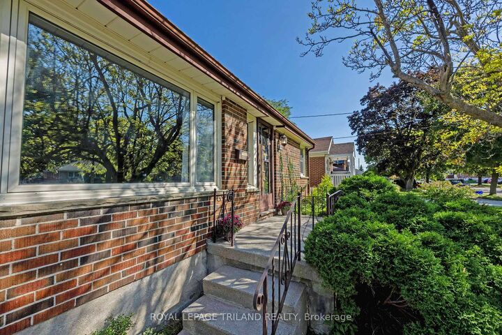 1874 Churchill Avenue — photo 1