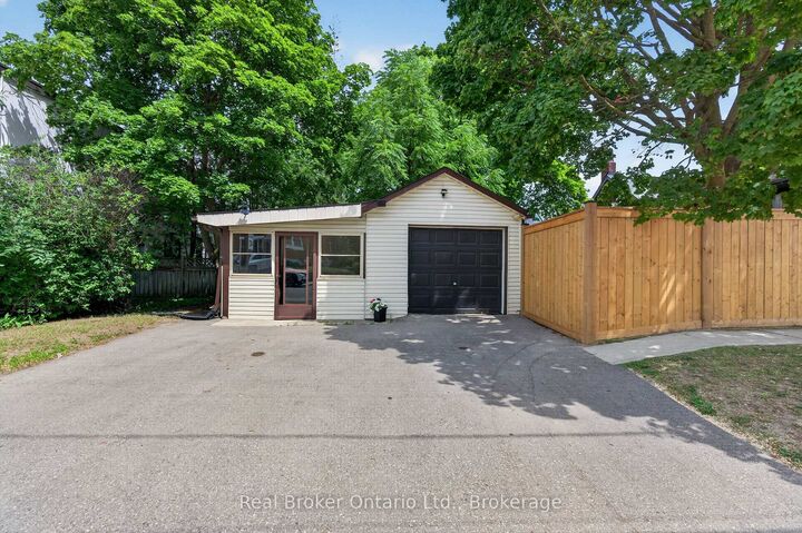 Property Photo:  155 Lancaster Street W  ON N2H 4T7 