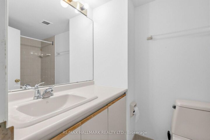 Property Photo:  3 Duplex Avenue 102  ON M2M 4G6 