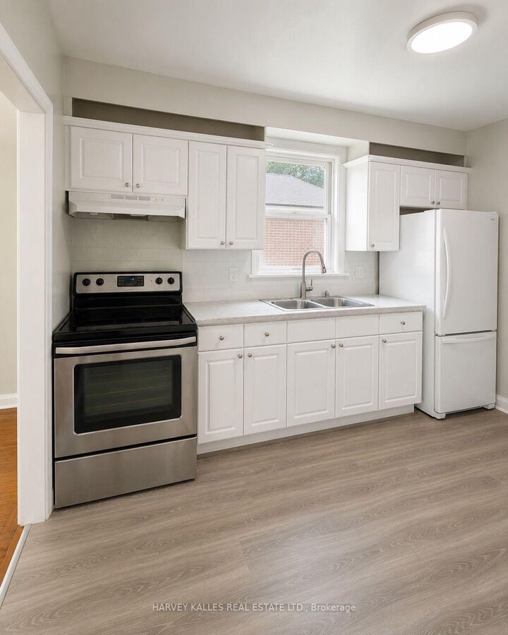 Property Photo:  168 Bogert Avenue  ON M2N 1K9 