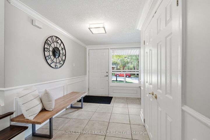 Property Photo: 5 Queen Mary Crescent ON N6H 4B5