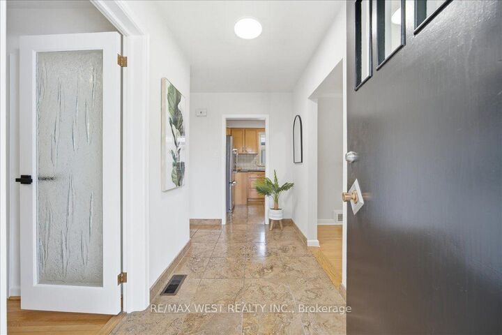 Property Photo:  19 Decarie Circle  ON M9B 3H6 