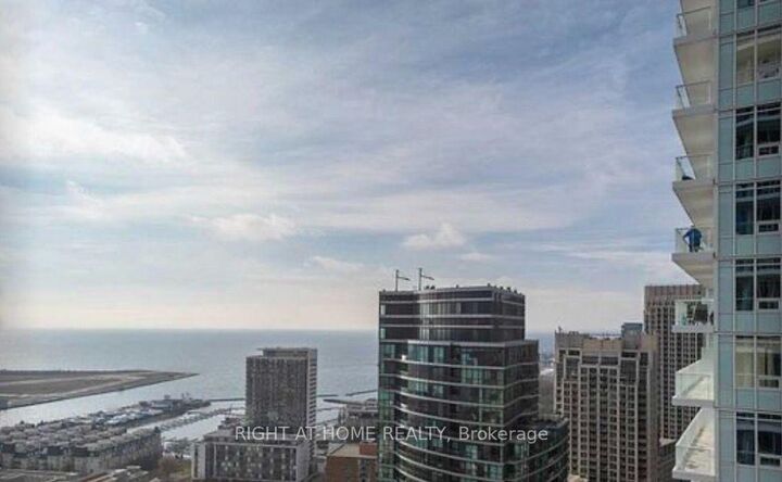 Property Photo:  17 Bathurst Street 3205  ON M5V 0N1 
