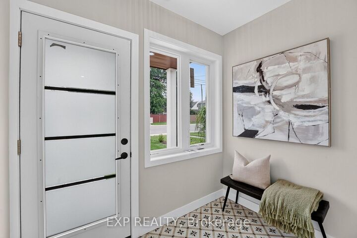 Property Photo:  325 Queensdale Avenue E  ON L9A 1L5 