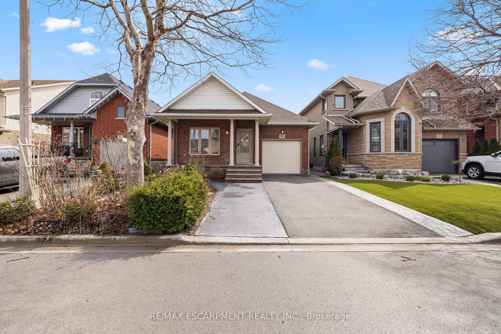 Property Photo: 39 McKibbon Avenue ON L0R 1P0