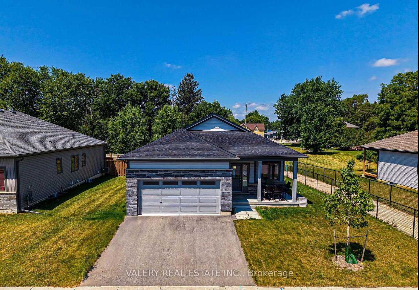 Property Photo:  142 Ellen Street  ON N0G 1B0 