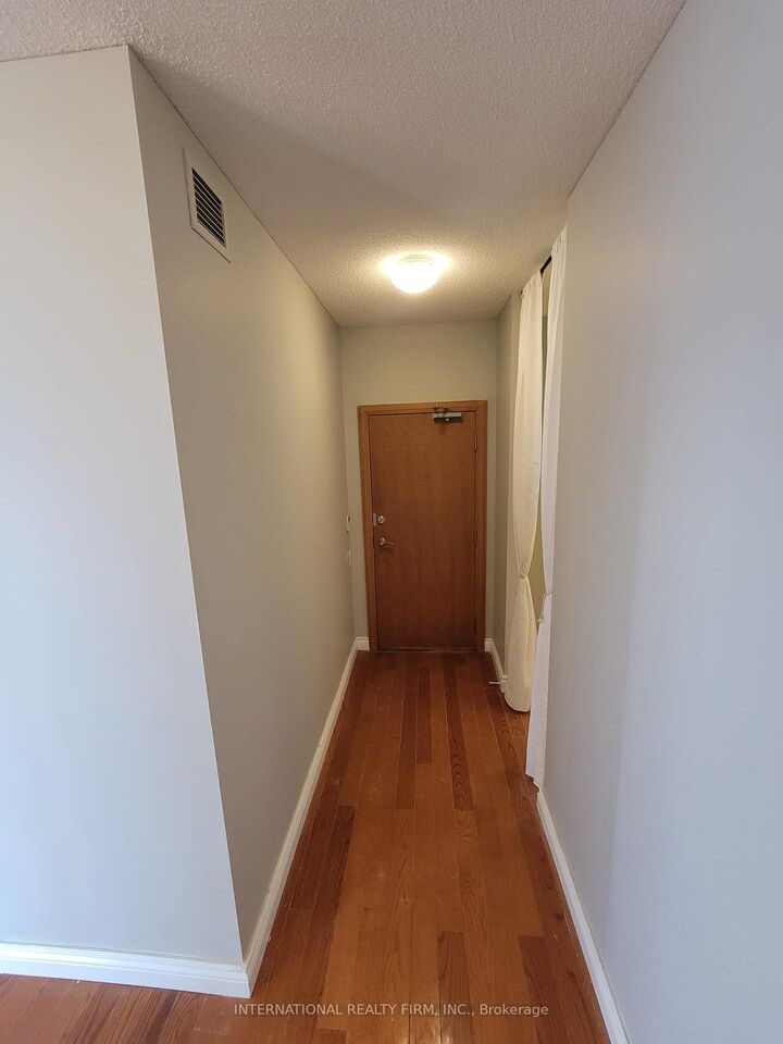 Property Photo:  33 Sheppard Avenue E 3202  ON M2N 7K1 