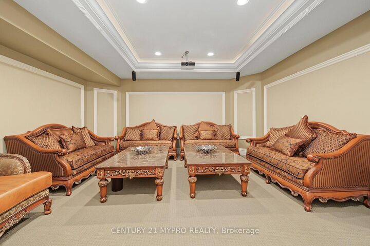 Photo de la propriété: 5 Saintfield Avenue ON M3C 2M4