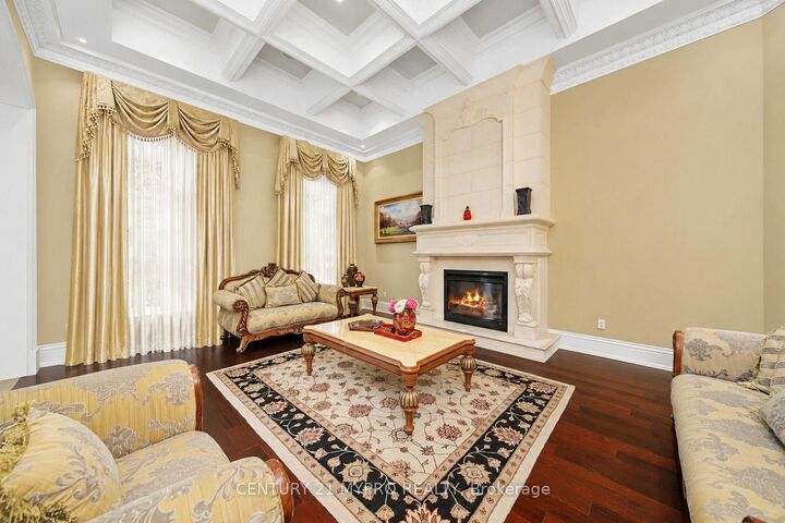 Photo de la propriété: 5 Saintfield Avenue ON M3C 2M4