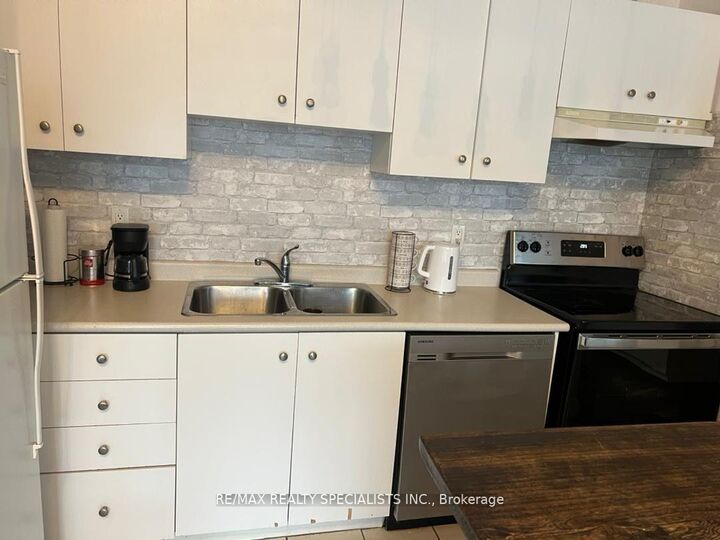 Property Photo: 700 King Street W 519 ON M5V 2Y6
