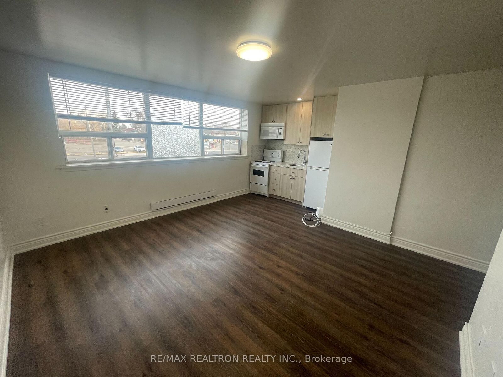Property Photo:  1985 Lawrence Avenue E 1  ON M1R 2Z2 