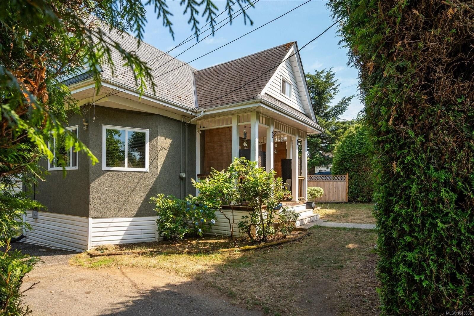 Property Photo:  342 Howard Ave  BC V9R 3R7 