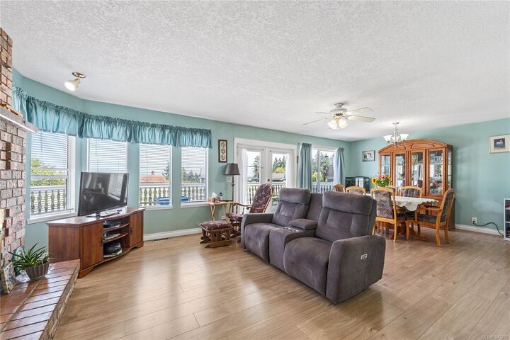 Property Photo: 429 Davis Rd BC V9G 1V4