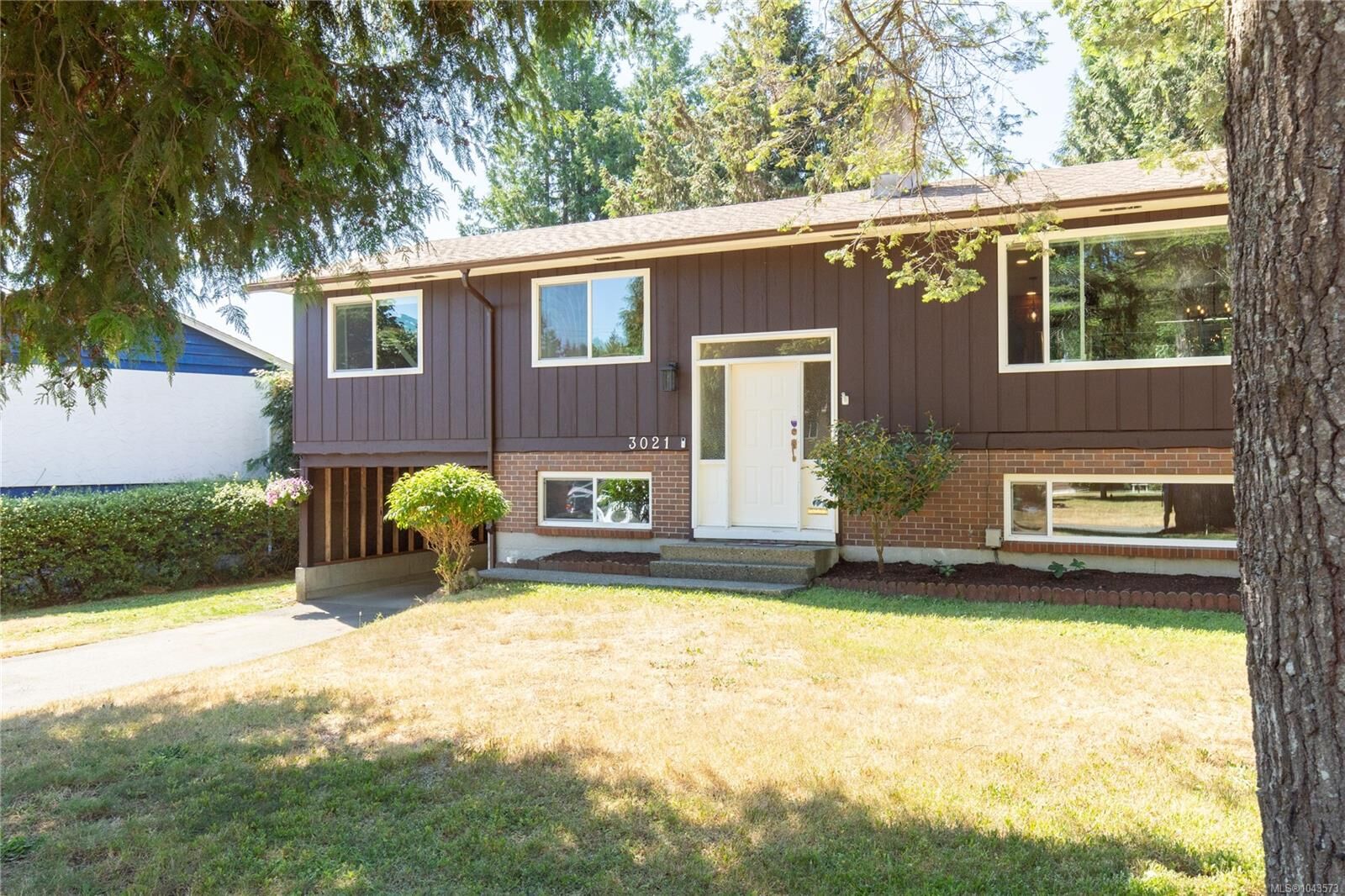 Property Photo:  3021 Crestwood Pl  BC V9T 1P3 