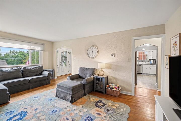 Property Photo:  408 Oliver Dr  PA 15131 