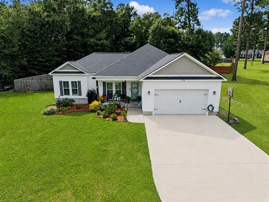 Property Photo:  214 Autumn Leaf Dr  GA 31763 