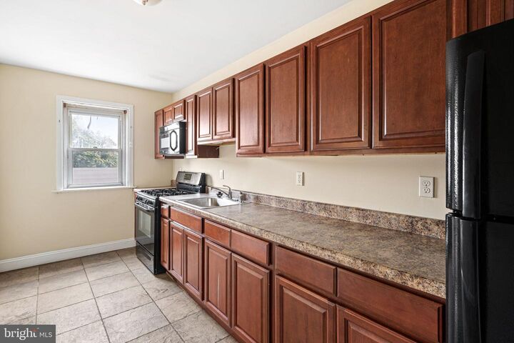 Property Photo:  1260 Oak Lane Avenue J  PA 19126 