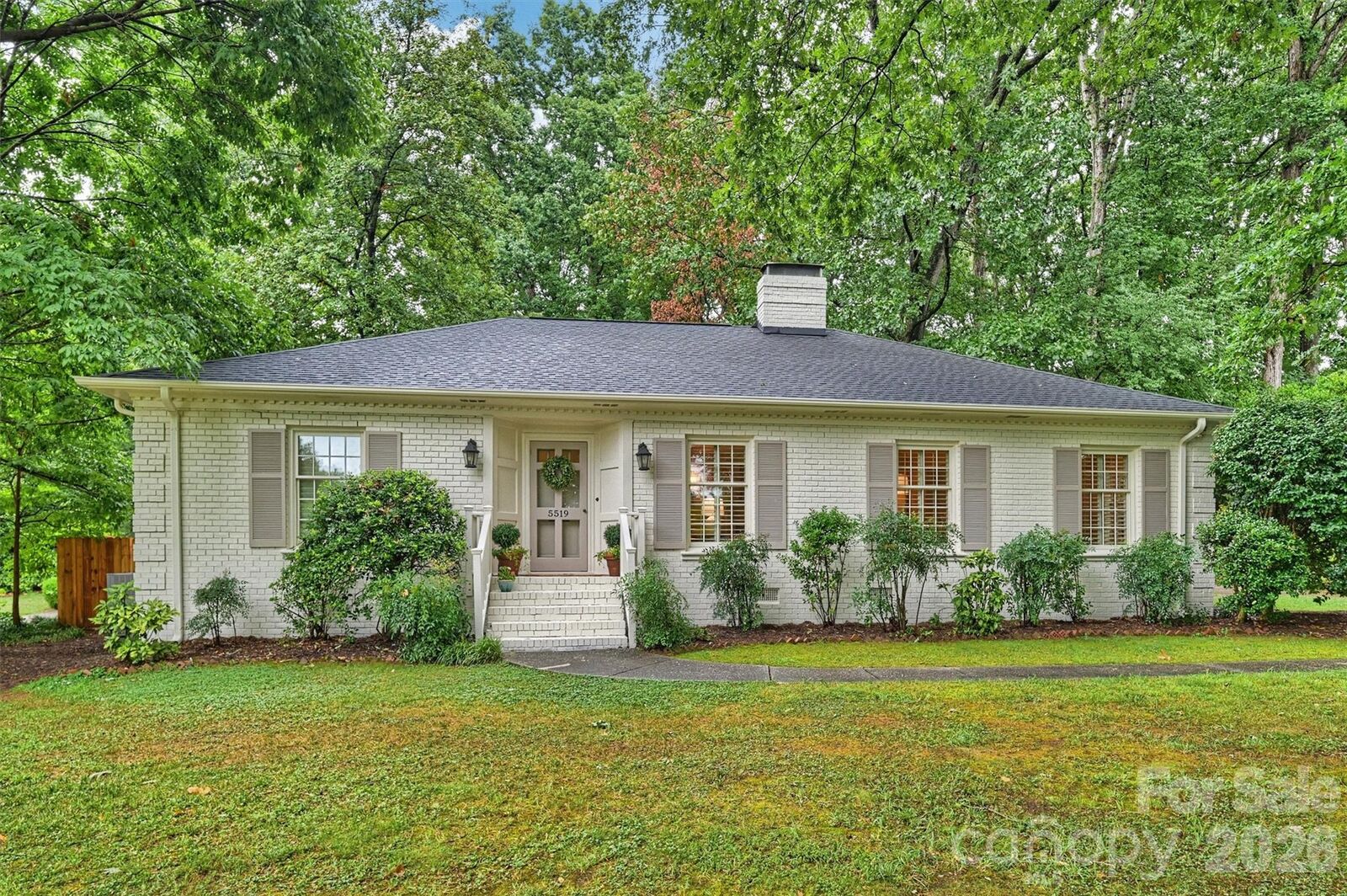 Property Photo:  5519 Robinhood Road  NC 28211 
