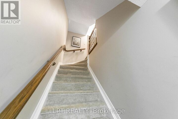 Property Photo:  102 Windswept Private 7  ON K1V 0Z4 