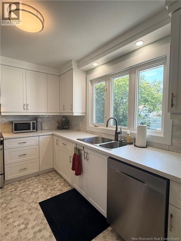 Property Photo:  261 Heath Court  NB E1V 2Y4 