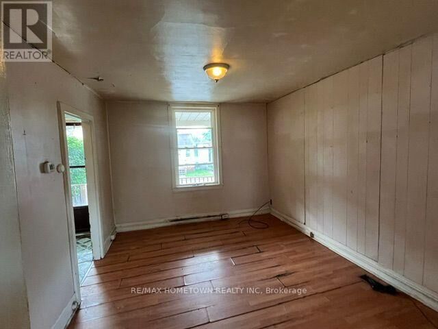 Property Photo:  19 Daniel Street  ON K6V 4Z4 