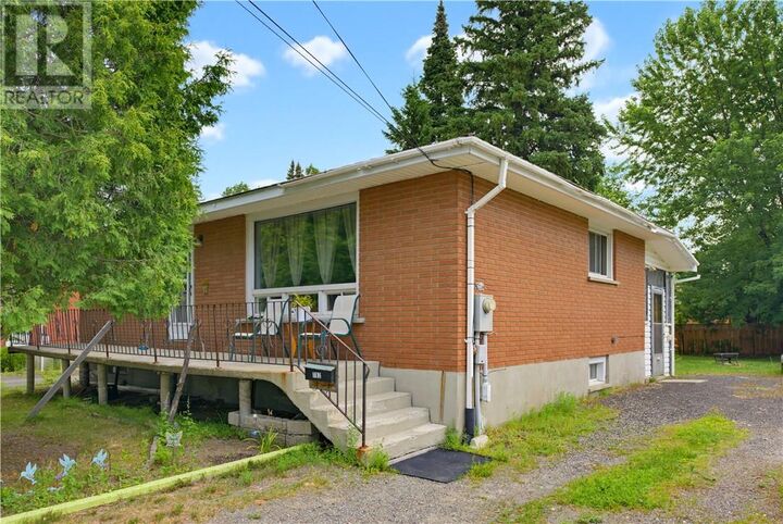 782 Westmount — photo 1