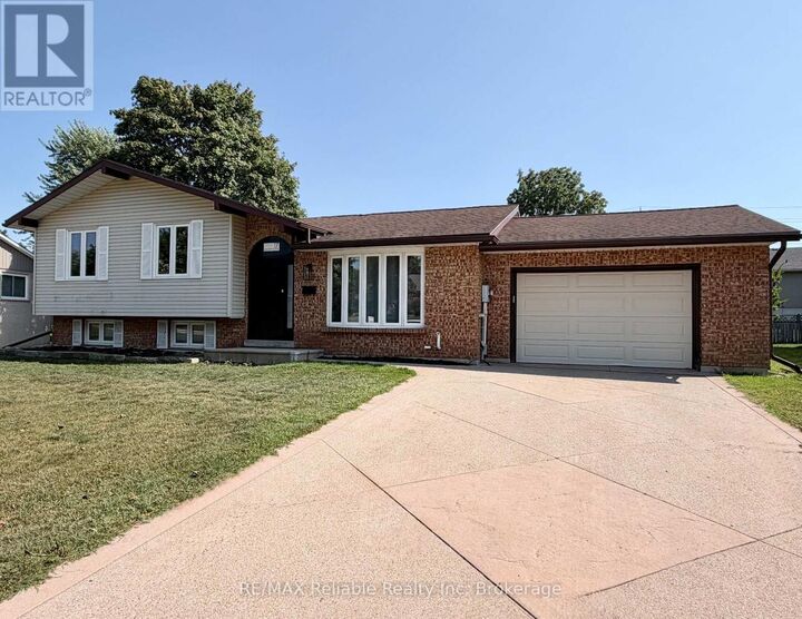 Property Photo: 17 Suncoast Drive West ON N7A 4H1