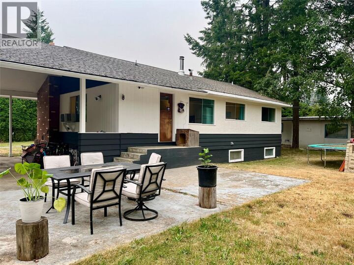 Property Photo: 807 23 Highway North BC V0G 1R0