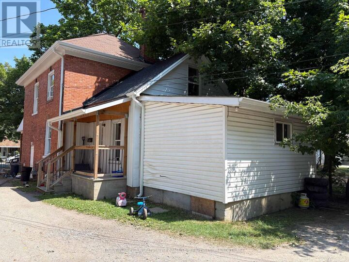 Property Photo:  200 Talbot Street East  ON N5H 1H7 