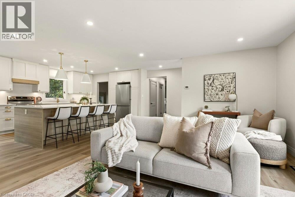 Property Photo:  18 Garden Avenue  ON L9G 2J5 