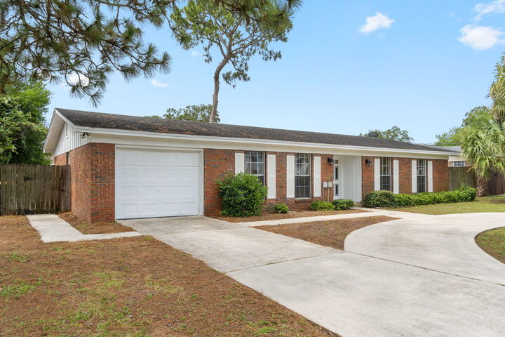 Property Photo: 702 Mayflower Avenue FL 32547