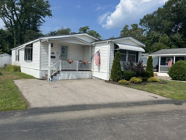 Property Photo:  2718 W Park Lane  PA 16506 