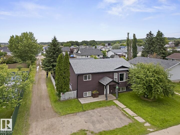 Property Photo: 4412 51 Avenue AB T9M 1Z2