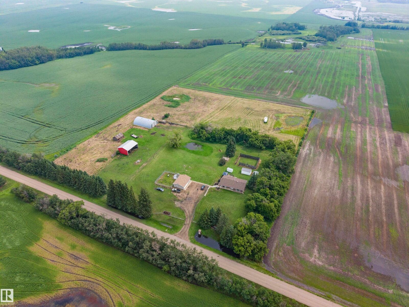 Property Photo: 54433 Rge Road 213 AB T8L 3Z5