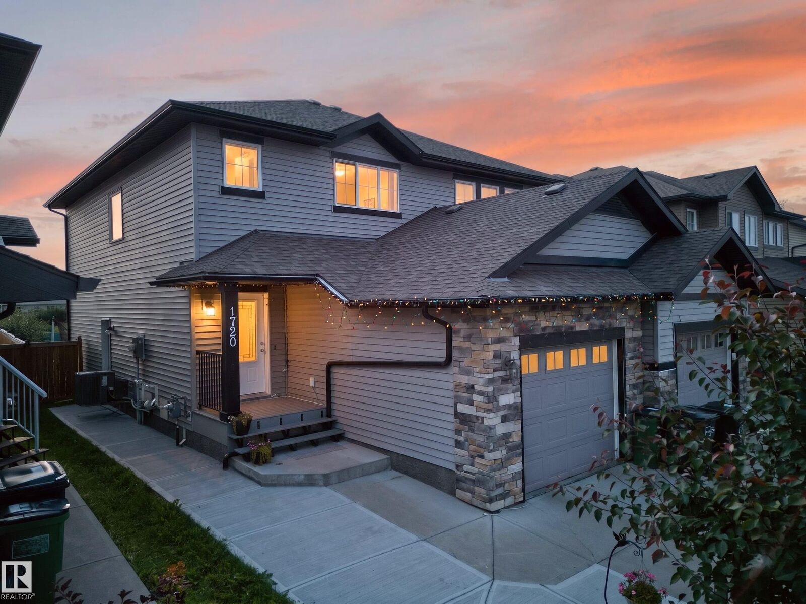 Property Photo: 1720 27 Street NW NW AB T6T 2G6