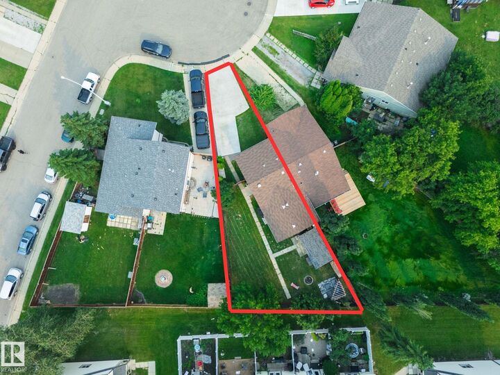 Property Photo:  4617 35 Avenue NW  AB T6L 3P8 
