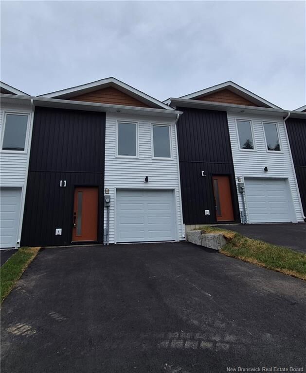 Property Photo:  33 Arlington Crescent  NB E2K 0G4 