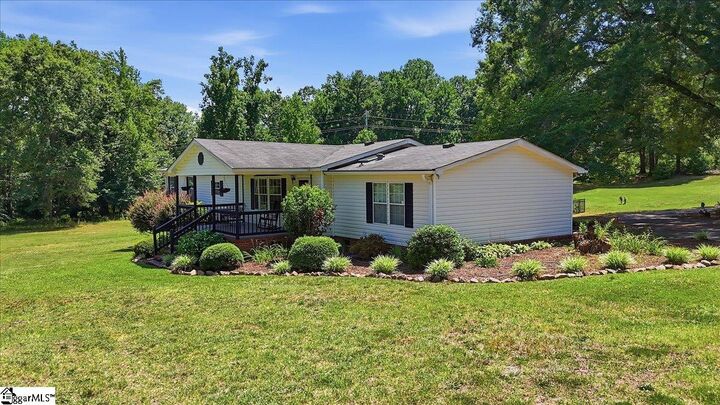 Property Photo: 637 Ranch Road SC 29360