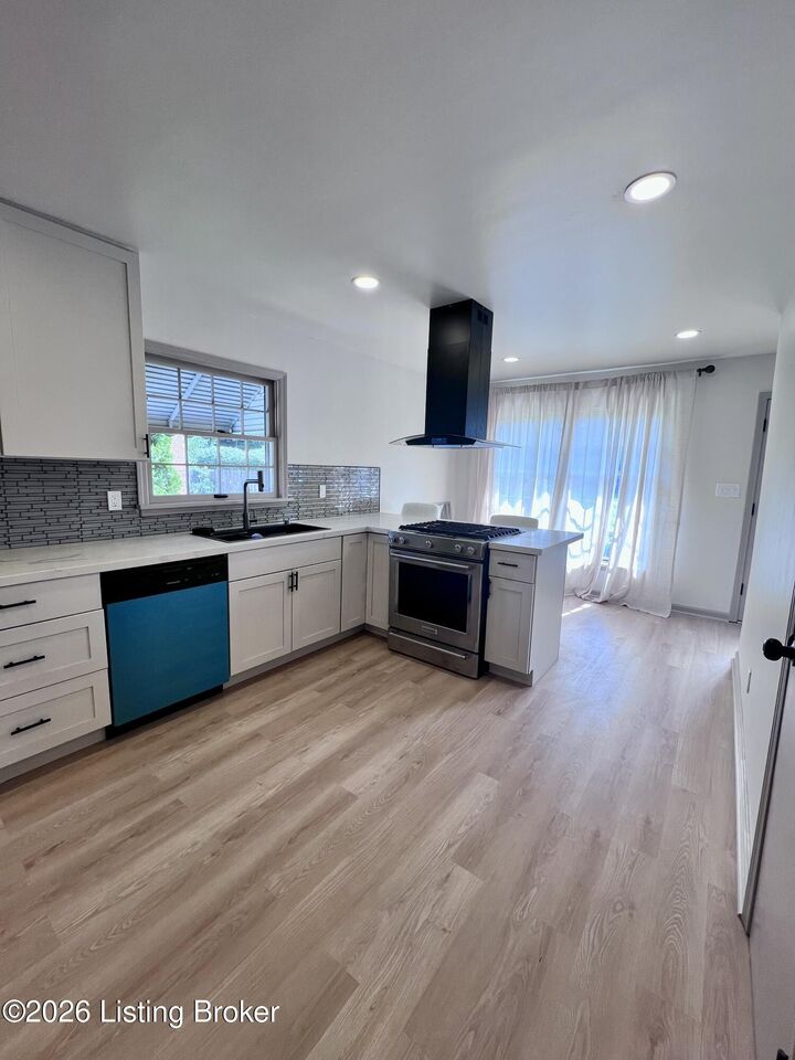 Property Photo:  8909 Gonewind Ct  KY 40299 