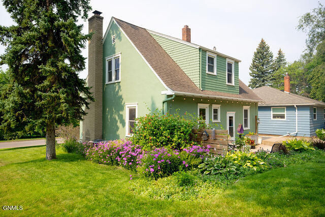 Property Photo: 625 5th Street NE ND 58401