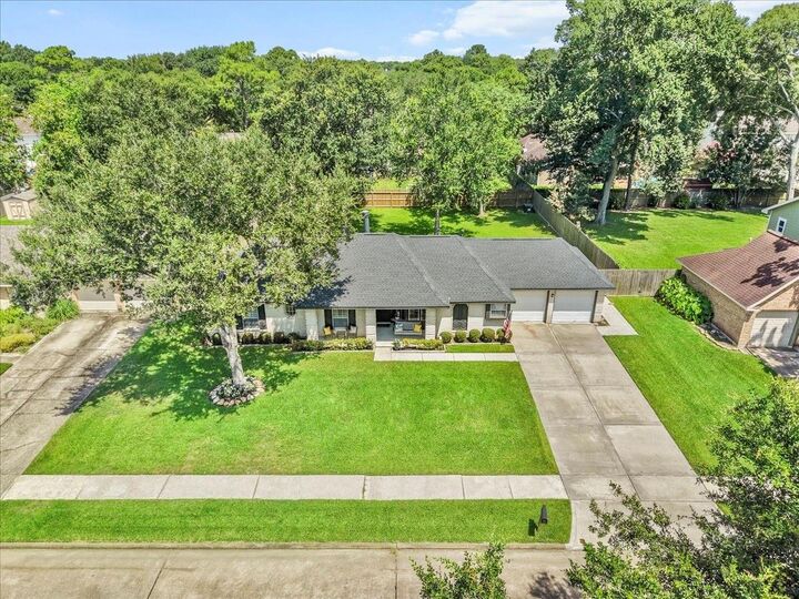 Property Photo:  904 Sandringham Drive  TX 77546 