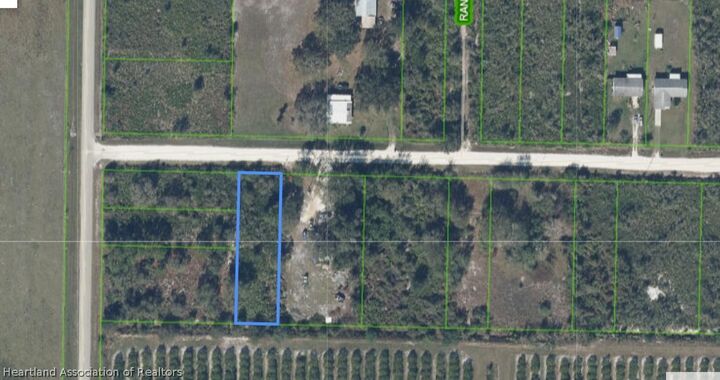 Property Photo:  2609 Hacienda Drive  FL 33857 