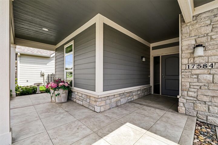 Property Photo: 17584 Madison Drive IA 50325