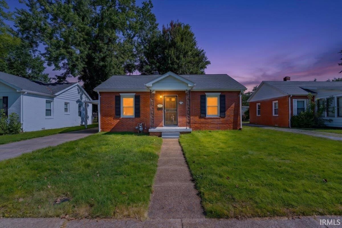 Property Photo:  1810 Taylor Avenue  IN 47714 