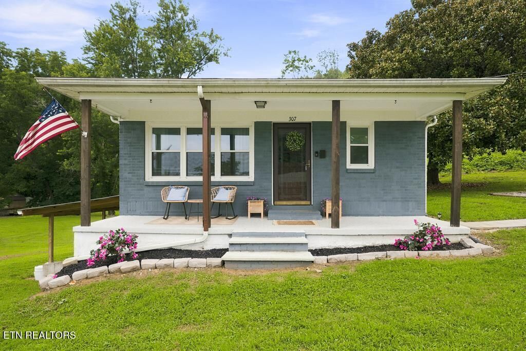 Property Photo:  307 Miller St  TN 38570 