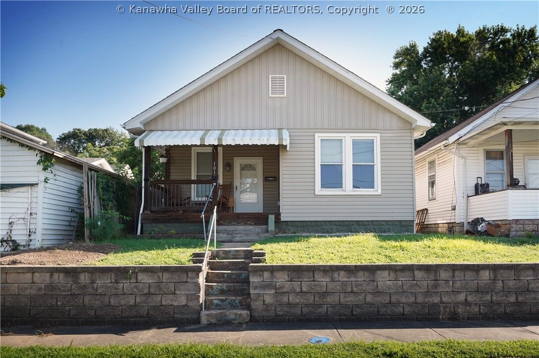 Property Photo: 1016 7th Avenue WV 25302
