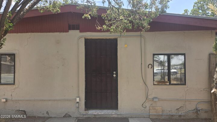 Property Photo:  1760 N Mesquite Street  NM 88001 